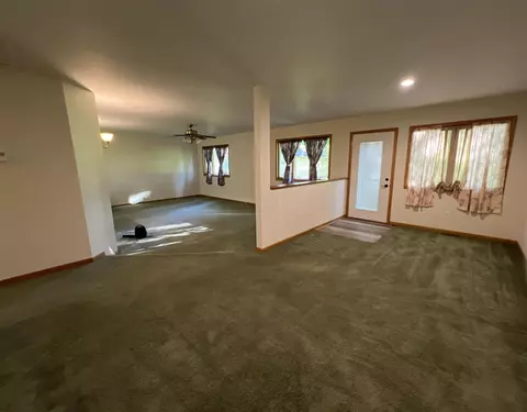 Living - 23568 Bohn, Belleville, MI 48111 photo 4 of 5