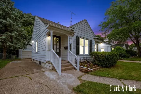701 Pacific, Lansing, MI 48910