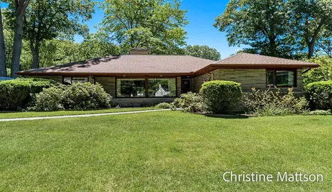 1913 Crestwood, Muskegon, MI 49441