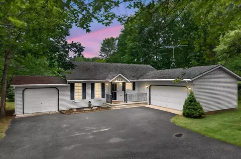 9265 Golf Prt, Canadian Lakes, MI 49346