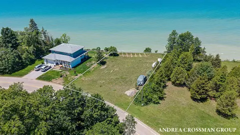 920 Adams, South Haven, MI 49090