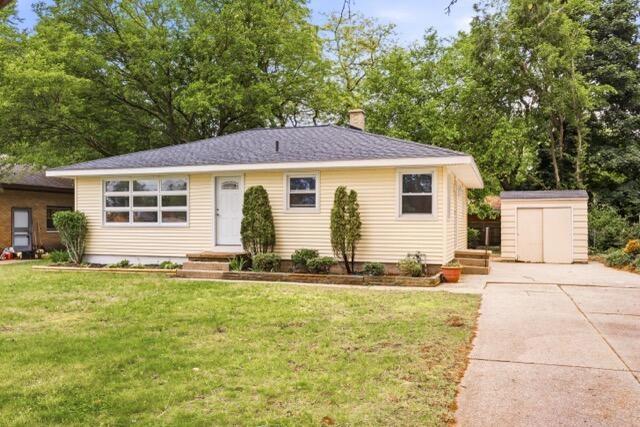 619 Fall, Spring Lake, MI 49456