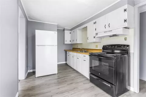 Kitchen - 65 E Chicago, Quincy, MI 49082 photo 3 of 3