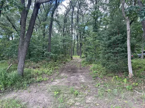 Vl E Laketon, Muskegon, MI 49442