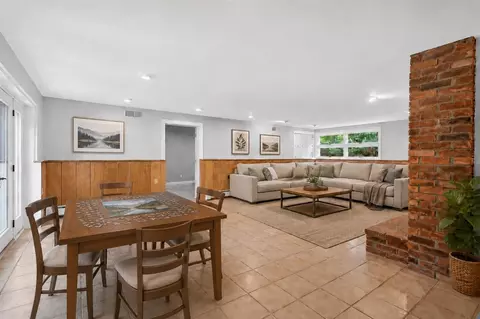 Living - 3600 Hendee, Jackson, MI 49201 photo 6 of 6