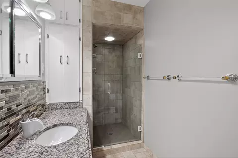 Bath - 3600 Hendee, Jackson, MI 49201 photo 4 of 5
