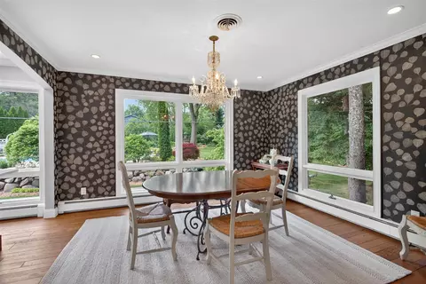 Dining - 3600 Hendee, Jackson, MI 49201 photo 2 of 3