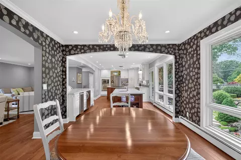 Dining - 3600 Hendee, Jackson, MI 49201 photo 3 of 3