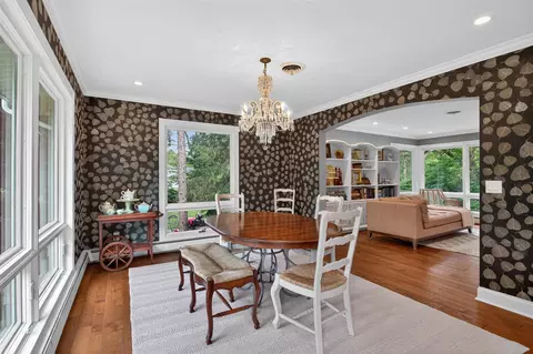 Dining - 3600 Hendee, Jackson, MI 49201 photo 1 of 3