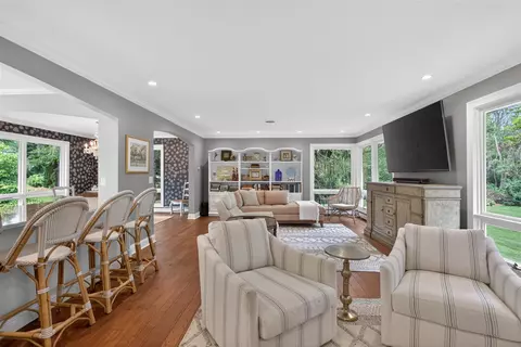 Living - 3600 Hendee, Jackson, MI 49201 photo 1 of 6