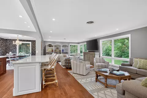 Living - 3600 Hendee, Jackson, MI 49201 photo 5 of 6