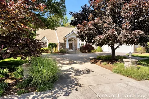 18090 Wildwood Spgs, Spring Lake, MI 49456