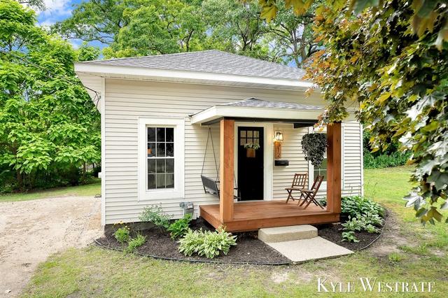 212 N Division, Lowell, MI 49331