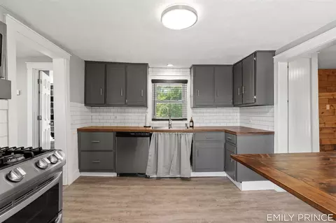 Kitchen - 1476 142nd, Dorr, MI 49323 photo 2 of 5