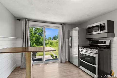 Kitchen - 1476 142nd, Dorr, MI 49323 photo 4 of 5