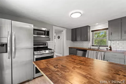 Kitchen - 1476 142nd, Dorr, MI 49323 photo 3 of 5