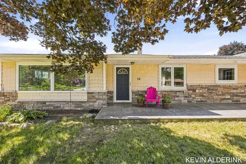 34 W 37th, Holland, MI 49423