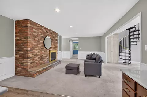 Living - 3841 Guest, Jackson, MI 49203 photo 6 of 18