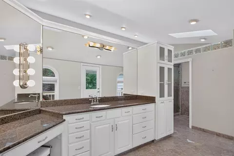Bath - 3841 Guest, Jackson, MI 49203 photo 6 of 10