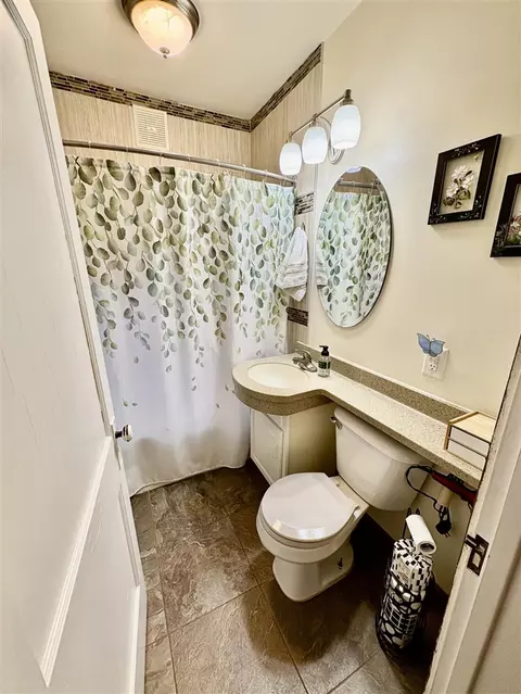 Bath - 807 Concord, Jackson, MI 49202 photo 1 of 3