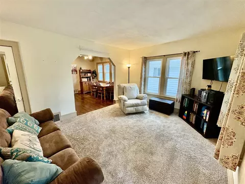 Living - 807 Concord, Jackson, MI 49202 photo 1 of 2