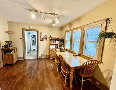 Dining - 807 Concord, Jackson, MI 49202 photo 1 of 3