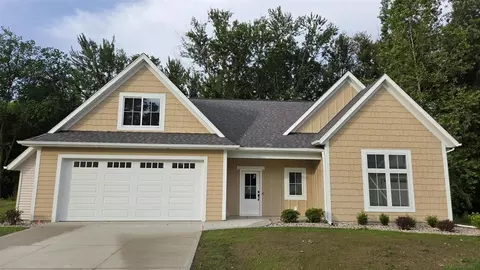 1500 Poppy Pt, Jenison, MI 49428
