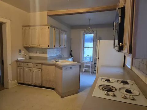 Kitchen - 622 Maple, Colon, MI 49040 photo 2 of 4
