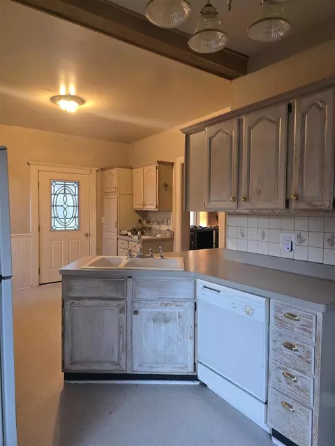 Kitchen - 622 Maple, Colon, MI 49040 photo 4 of 4