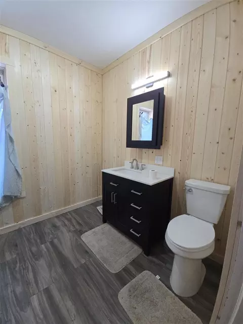 Bath - 622 Maple, Colon, MI 49040 photo 2 of 9