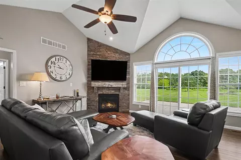 Living - 3181 Chamberlain, Buchanan, MI 49107 photo 1 of 1