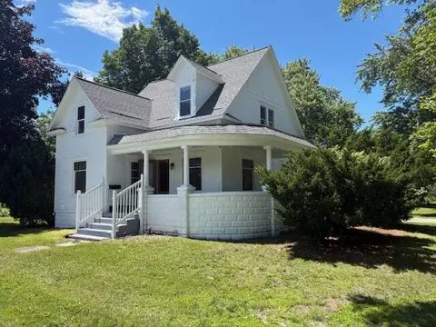 504 S S Ctr, Hartford, MI 49057