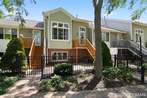 1389 Quarterline Cmns #11, Holland, MI 49423