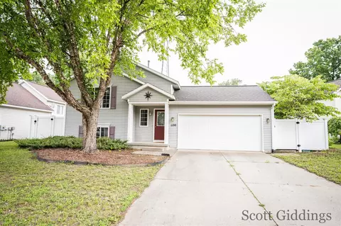 1100 Sprucewood, Greenville, MI 48838
