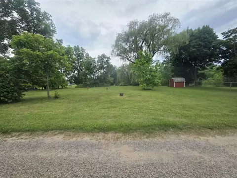 635 S Oak, Crystal, MI 48818 photo 2