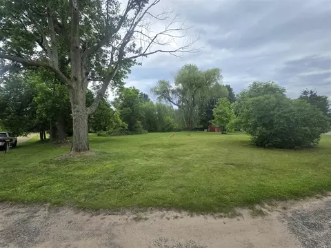 635 S Oak, Crystal, MI 48818 photo 3