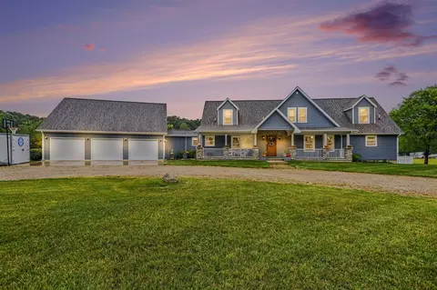 50790 Pleasant, Dowagiac, MI 49047