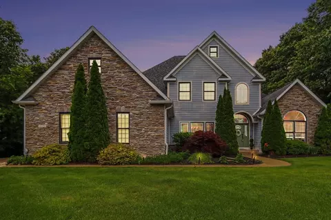 8638 Weeping Pne, Kalamazoo, MI 49009