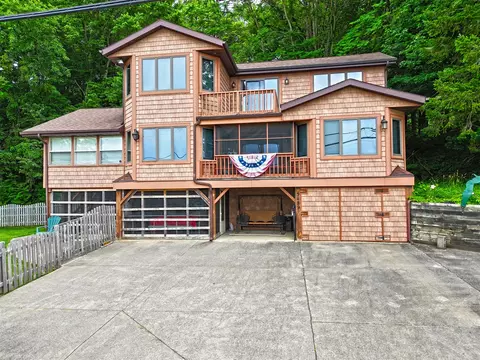 54891 Indian Lk, Dowagiac, MI 49047