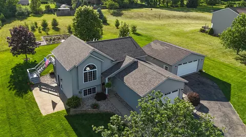 12211 Ives Mdw, Cedar Springs, MI 49319
