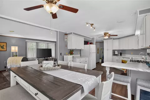 Dining - 2550 Dardy, Brooklyn, MI 49230 photo 3 of 4