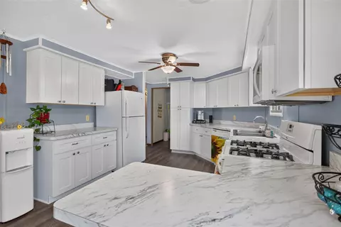 Kitchen - 2550 Dardy, Brooklyn, MI 49230 photo 2 of 5
