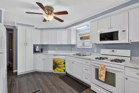 Kitchen - 2550 Dardy, Brooklyn, MI 49230 photo 5 of 5