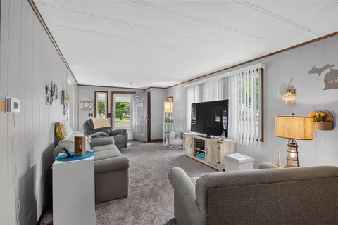 Living - 2550 Dardy, Brooklyn, MI 49230 photo 4 of 6