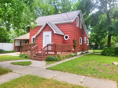 254 4th, Manistee, MI 49660