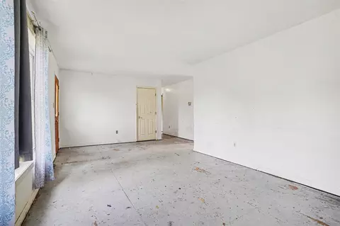 Living - 524 Graham, Cassopolis, MI 49031 photo 3 of 3