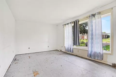 Living - 524 Graham, Cassopolis, MI 49031 photo 2 of 3