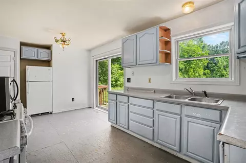 Kitchen - 524 Graham, Cassopolis, MI 49031 photo 3 of 3