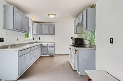 Kitchen - 524 Graham, Cassopolis, MI 49031 photo 2 of 3