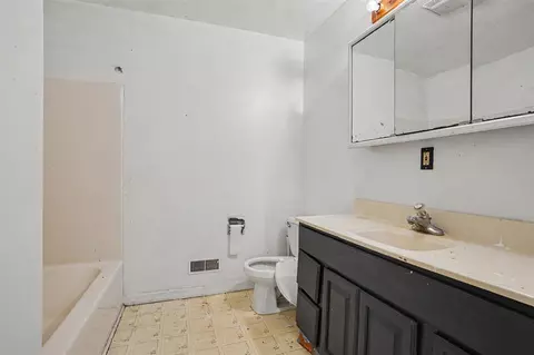 Bath - 524 Graham, Cassopolis, MI 49031 photo 1 of 1